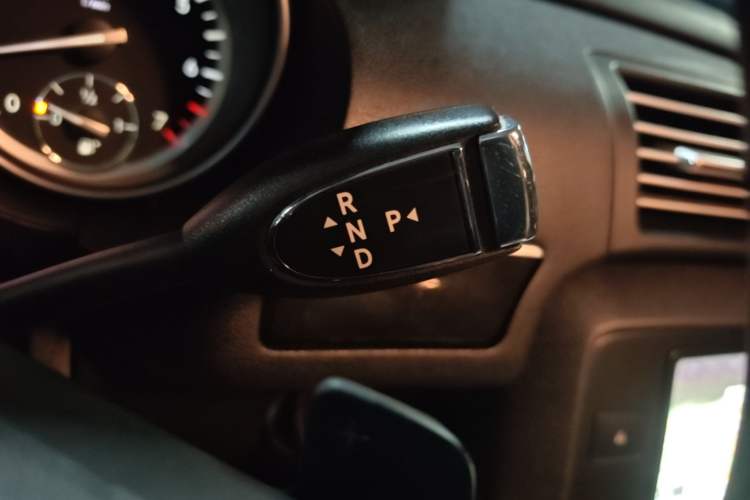 Used Mercedes-Benz R-Class 2017 R 320 4MATIC Business Edition Prestige Model Gear Lever