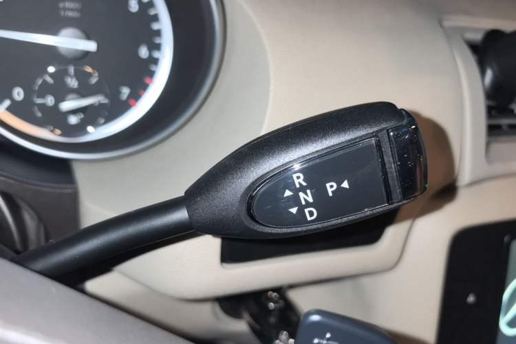 Used Mercedes-Benz R-Class 2017 R 320 4MATIC Business Edition Prestige Model Gear Lever