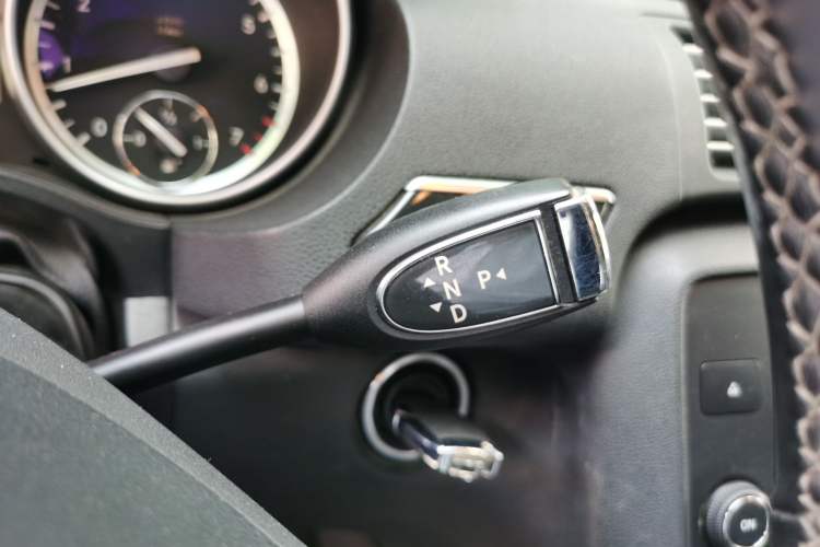 Used Mercedes-Benz R-Class 2017 R 320 4MATIC Business Edition Prestige Model Gear Lever