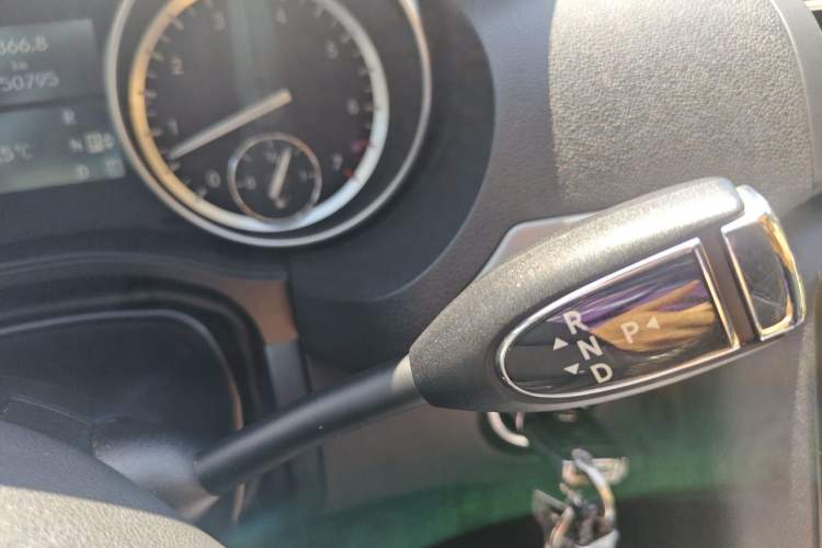 Used Mercedes-Benz R-Class 2017 R 320 4MATIC Business Edition Prestige Model Gear Lever