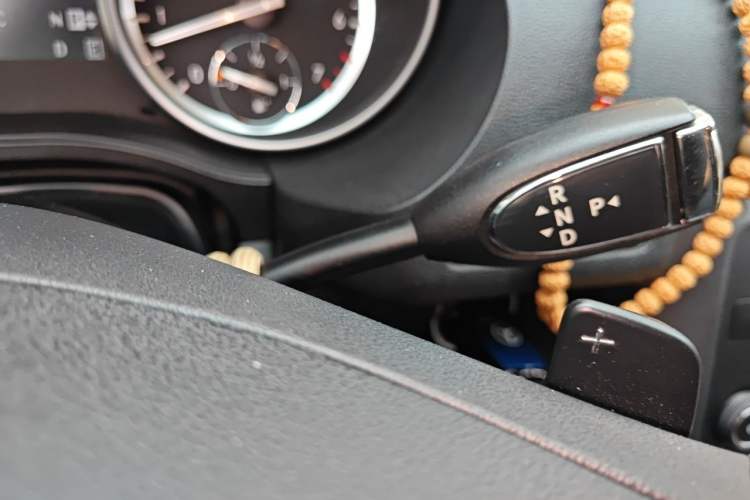 Used Mercedes-Benz R-Class 2017 R 320 4MATIC Business Edition Prestige Model Gear Lever