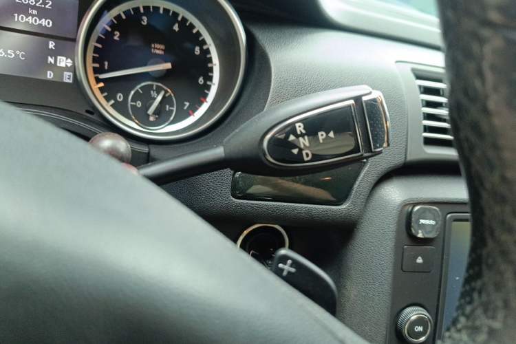 Used Mercedes-Benz R-Class 2017 R 320 4MATIC Business Edition Prestige Model Gear Lever