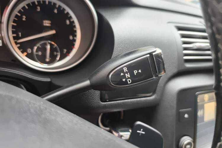 Used Mercedes-Benz R-Class 2017 R 320 4MATIC Business Edition Prestige Model Gear Lever