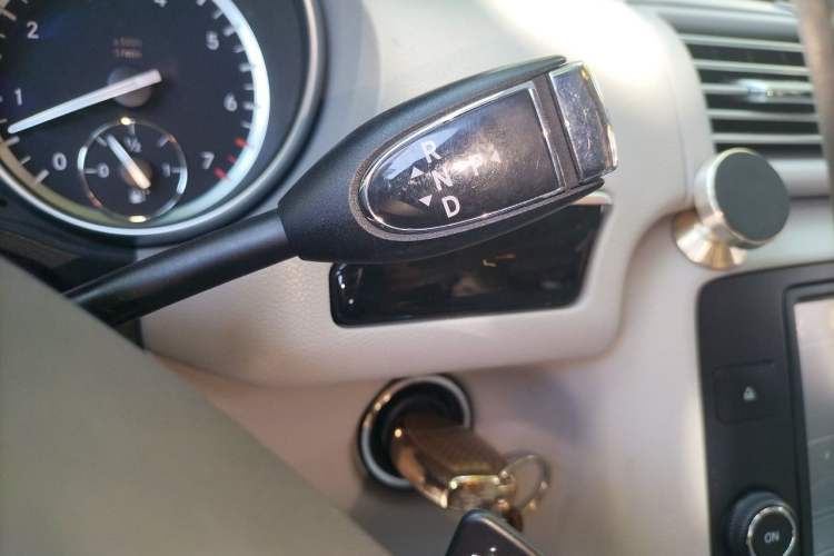 Used Mercedes-Benz R-Class 2017 R 320 4MATIC Business Edition Prestige Model Gear Lever