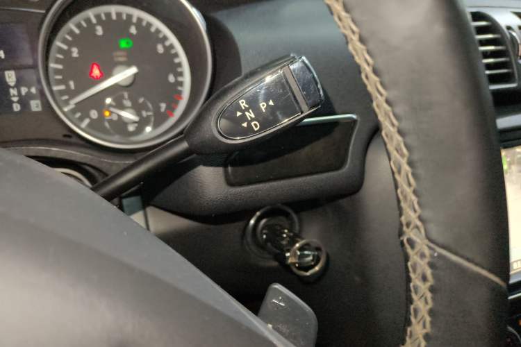 Used Mercedes-Benz R-Class 2017 R 320 4MATIC Business Edition Prestige Model Gear Lever