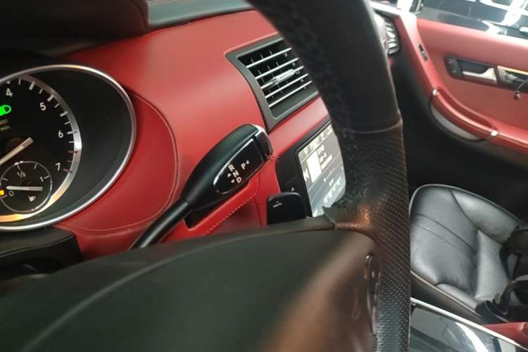 Used Mercedes-Benz R-Class 2017 R 320 4MATIC Business Edition Prestige Model Gear Lever
