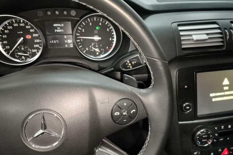 Used Mercedes-Benz R-Class 2017 R 320 4MATIC Business Edition Prestige Model Gear Lever
