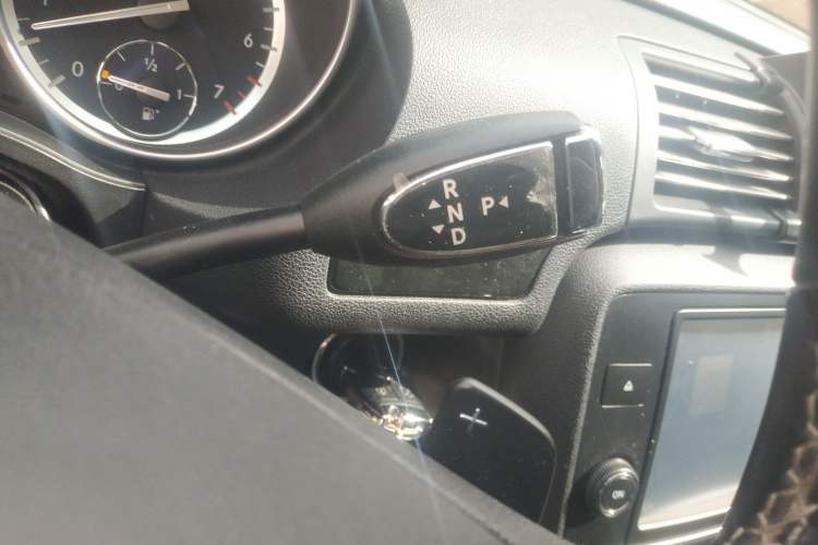Used Mercedes-Benz R-Class 2017 R 320 4MATIC Business Edition Prestige Model Gear Lever