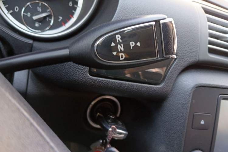Used Mercedes-Benz R-Class 2017 R 320 4MATIC Business Edition Prestige Model Gear Lever