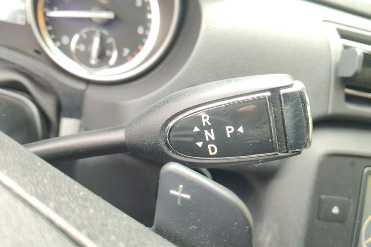 Used Mercedes-Benz R-Class 2017 R 320 4MATIC Business Edition Prestige Model Gear Lever