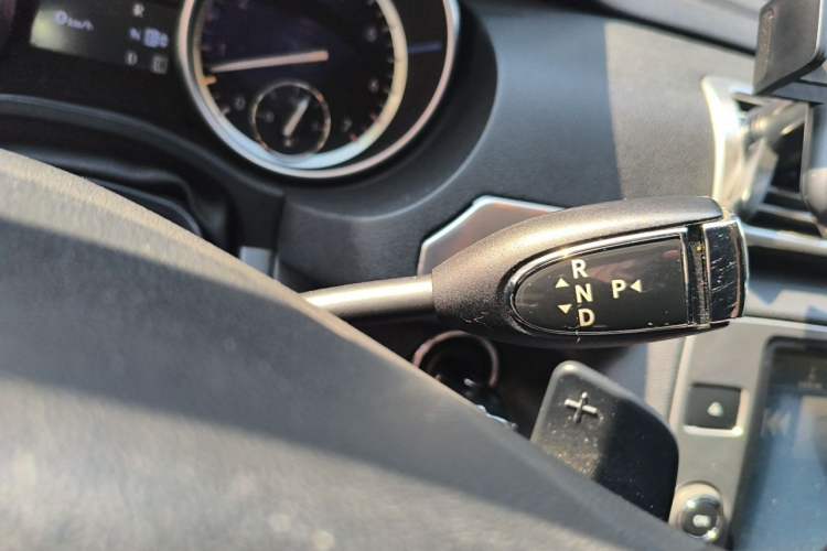 Used Mercedes-Benz R-Class 2017 R 320 4MATIC Business Edition Prestige Model Gear Lever
