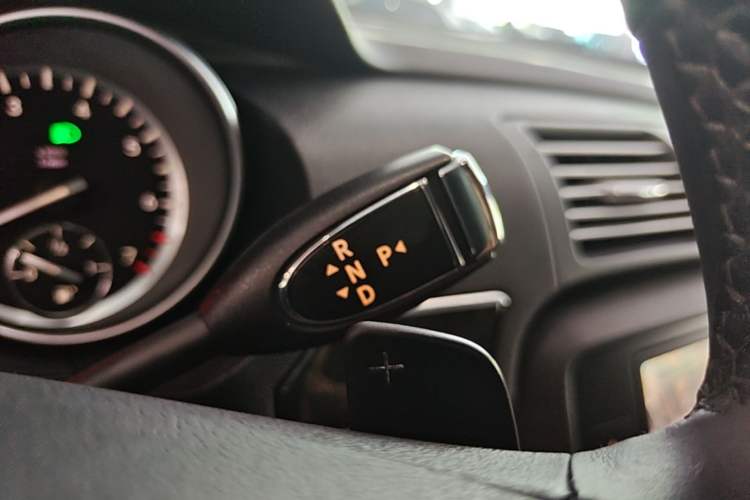 Used Mercedes-Benz R-Class 2017 R 320 4MATIC Business Edition Prestige Model Gear Lever