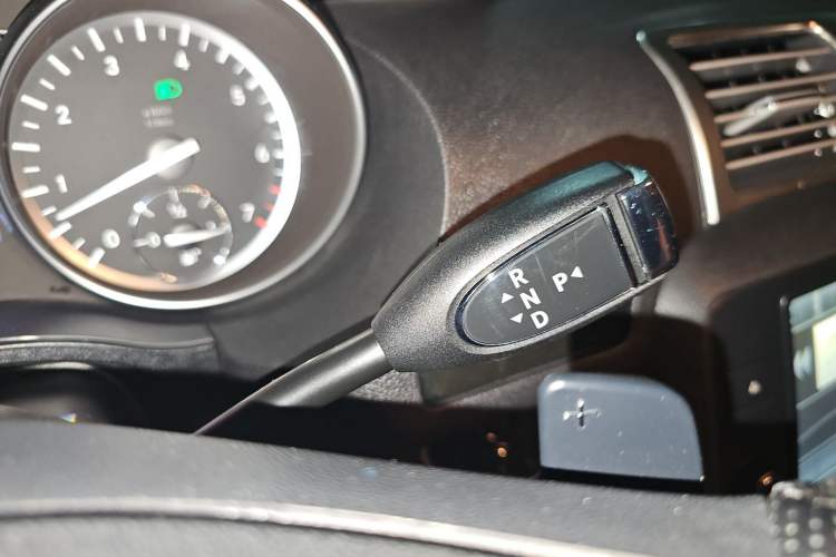 Used Mercedes-Benz R-Class 2017 R 320 4MATIC Business Edition Prestige Model Gear Lever