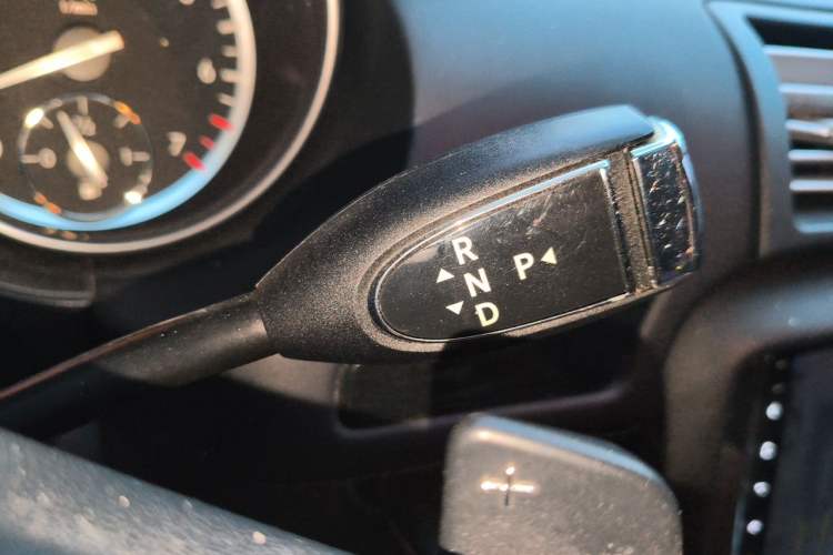 Used Mercedes-Benz R-Class 2017 R 320 4MATIC Business Edition Prestige Model Gear Lever