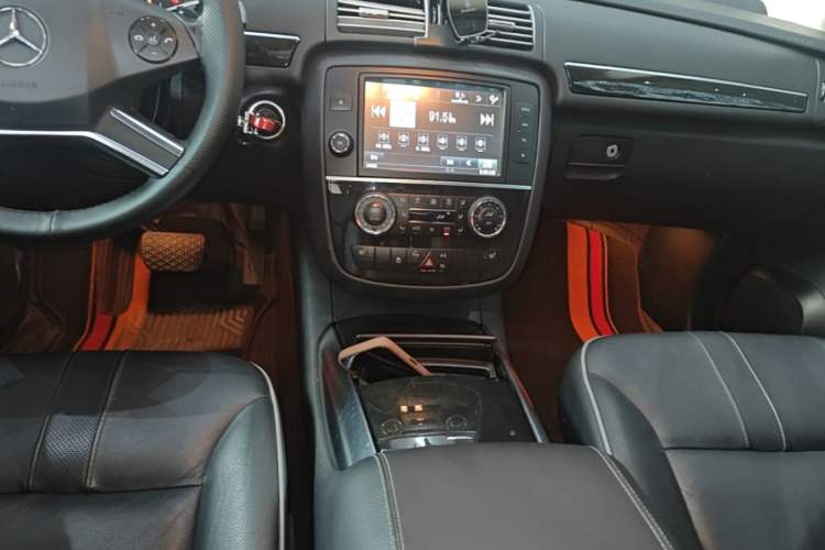 Used Mercedes-Benz R-Class 2017 R 320 4MATIC Business Edition Prestige Model Gear Lever