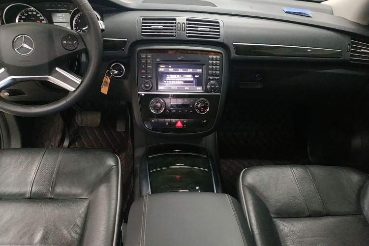 Used Mercedes-Benz R-Class 2017 R 320 4MATIC Business Edition Prestige Model Gear Lever