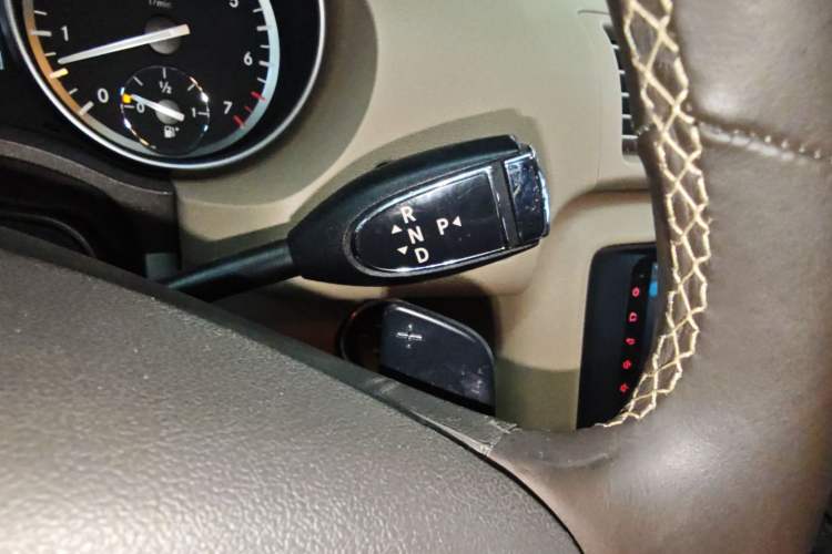 Used Mercedes-Benz R-Class 2017 R 320 4MATIC Business Edition Prestige Model Gear Lever