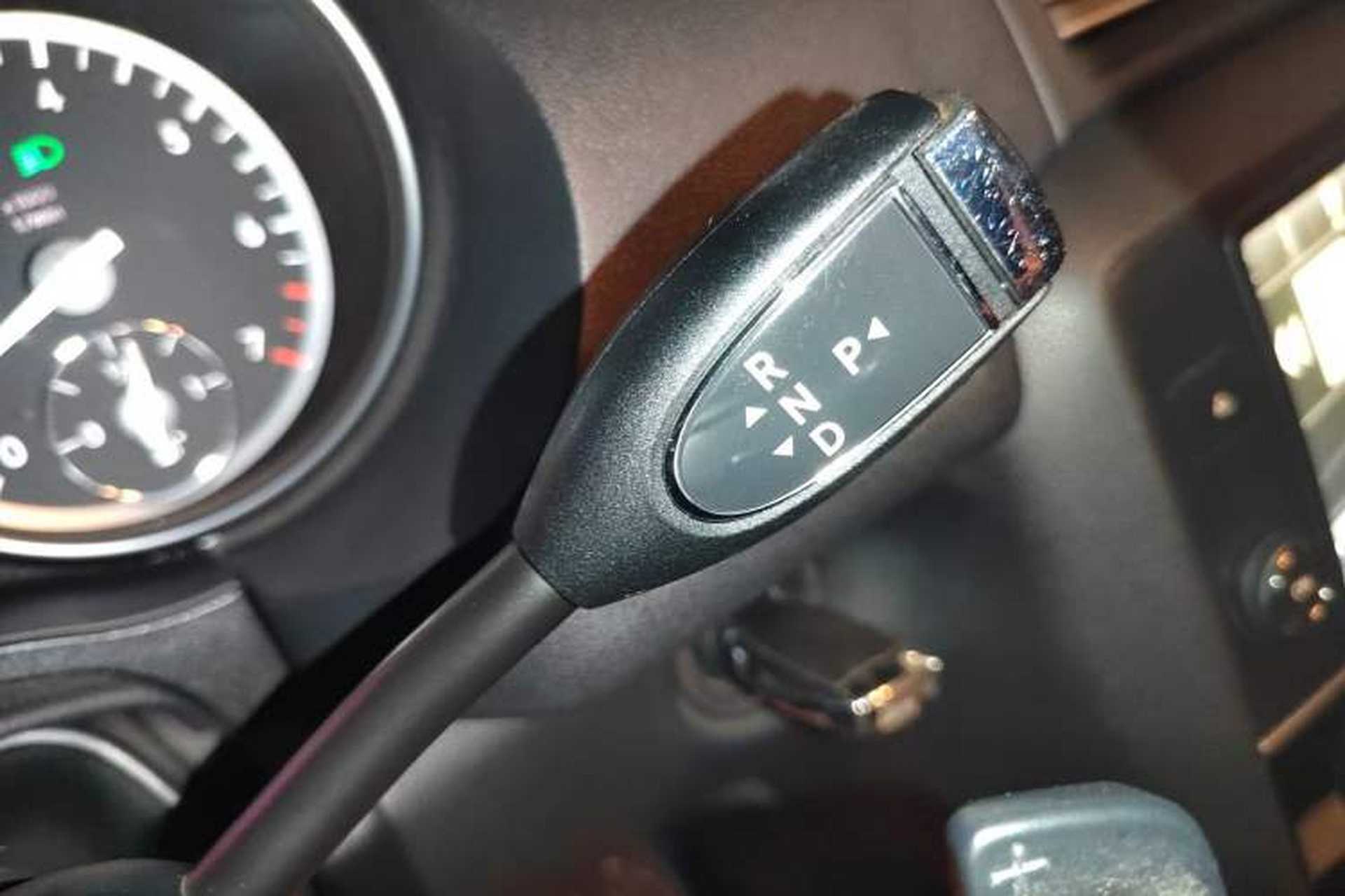 Used Mercedes-Benz R-Class 2017 R 320 4MATIC Luxury Collection Edition Gear Lever