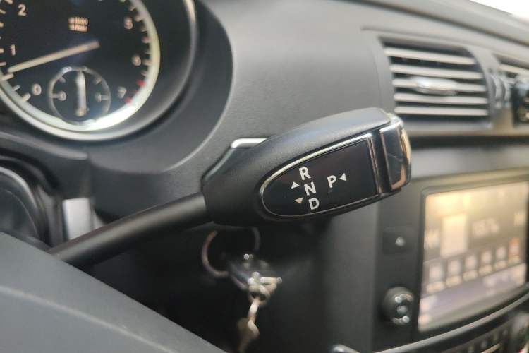 Used Mercedes-Benz R-Class 2017 R 320 4MATIC Business Edition Prestige Model Gear Lever