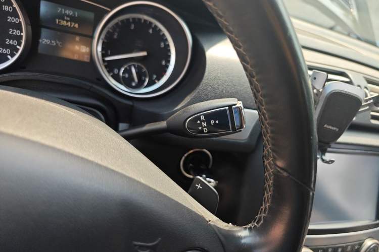 Used Mercedes-Benz R-Class 2017 R 320 4MATIC Business Edition Prestige Model Gear Lever