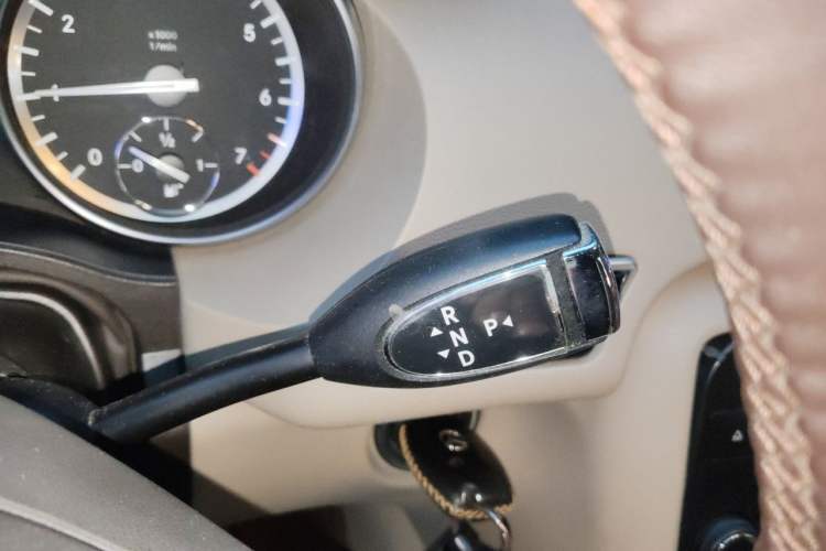 Used Mercedes-Benz R-Class 2017 R 320 4MATIC Business Edition Prestige Model Gear Lever