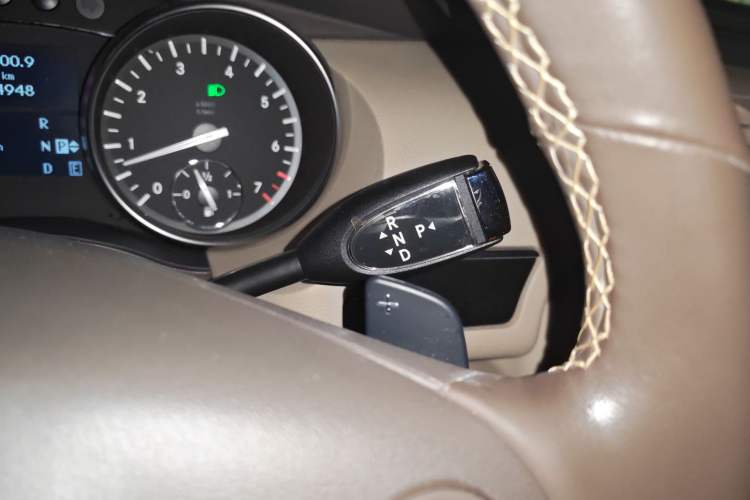 Used Mercedes-Benz R-Class 2017 R 320 4MATIC Business Edition Prestige Model Gear Lever