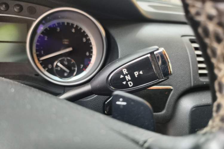 Used Mercedes-Benz R-Class 2017 R 320 4MATIC Business Edition Prestige Model Gear Lever