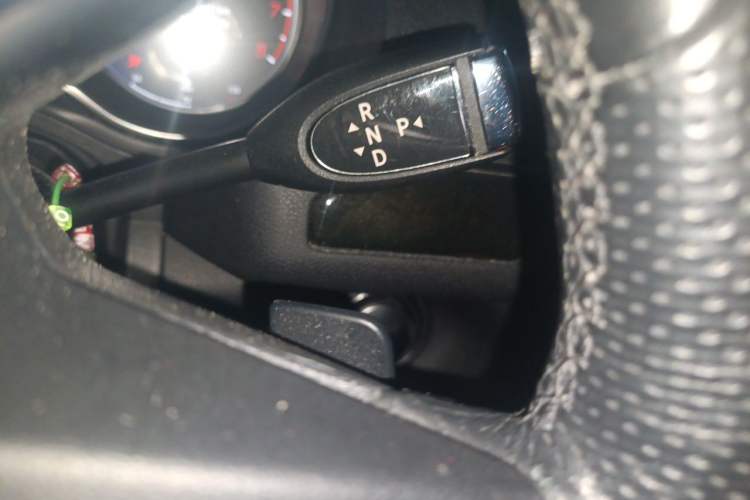 Used Mercedes-Benz R-Class 2017 R 320 4MATIC Luxury Collection Edition Gear Lever