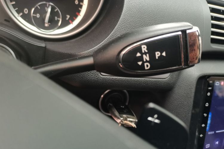 Used Mercedes-Benz R-Class 2017 R 320 4MATIC Business Edition Prestige Model Gear Lever