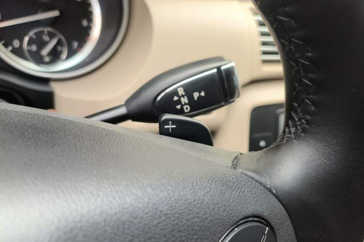 Used Mercedes-Benz R-Class 2017 R 320 4MATIC Luxury Collection Edition Gear Lever