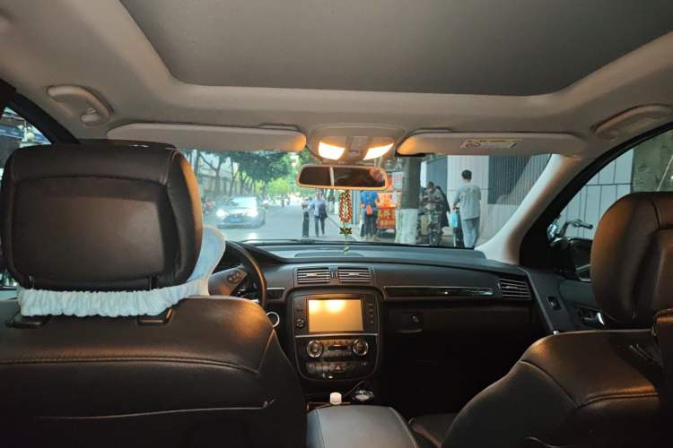 Used Mercedes-Benz R-Class 2017 R 320 4MATIC Business Edition Prestige Model Headliner