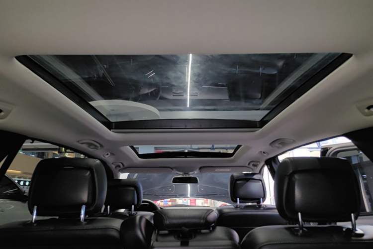 Used Mercedes-Benz R-Class 2017 R 320 4MATIC Business Edition Prestige Model Headliner