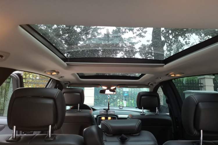 Used Mercedes-Benz R-Class 2017 R 320 4MATIC Business Edition Prestige Model Headliner