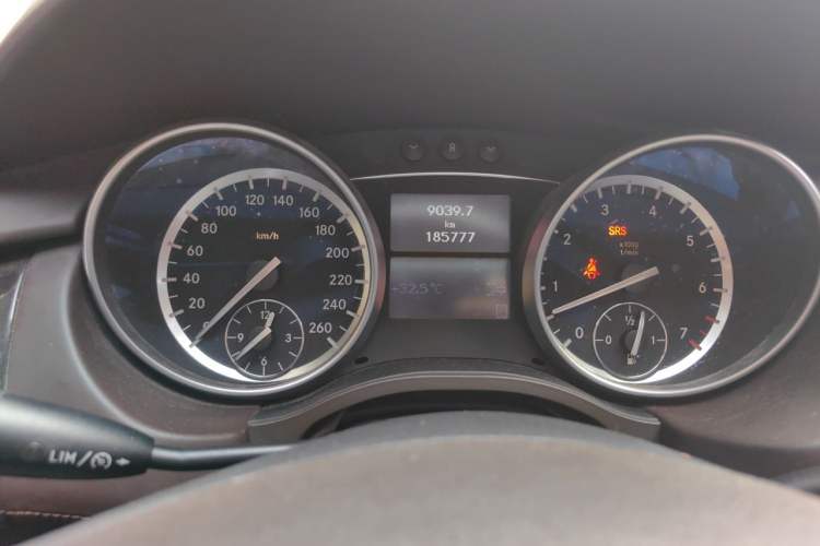 Used Mercedes-Benz R-Class 2017 R 320 4MATIC Business Edition Prestige Model Instrument Cluster