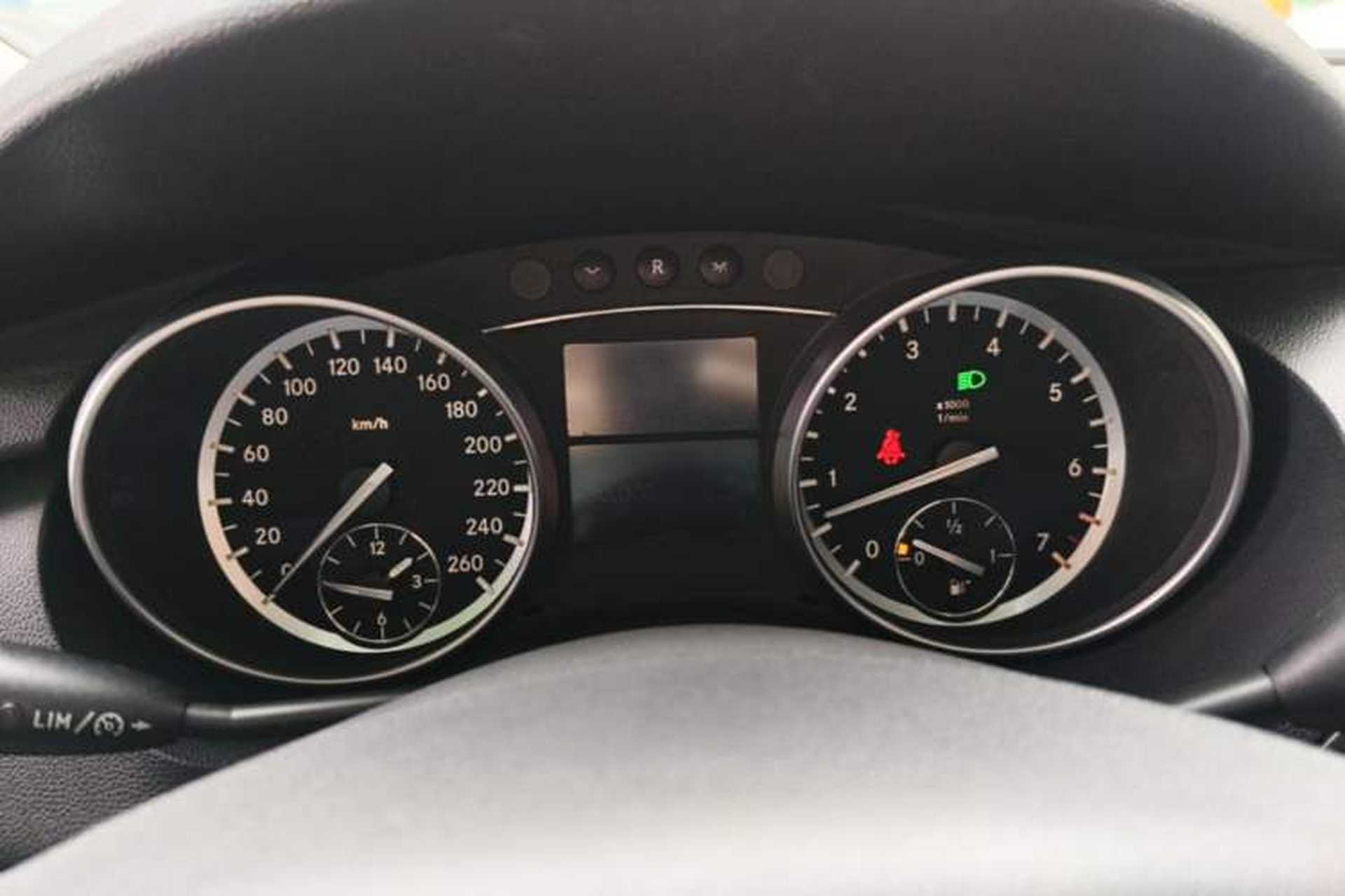 Used Mercedes-Benz R-Class 2017 R 320 4MATIC Business Edition Prestige Model Instrument Cluster