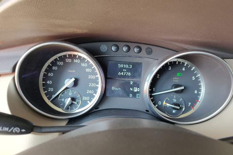 Used Mercedes-Benz R-Class 2017 R 320 4MATIC Business Edition Prestige Model Instrument Cluster