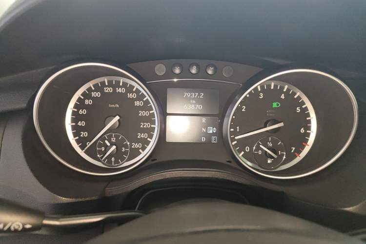 Used Mercedes-Benz R-Class 2017 R 320 4MATIC Business Edition Prestige Model Instrument Cluster