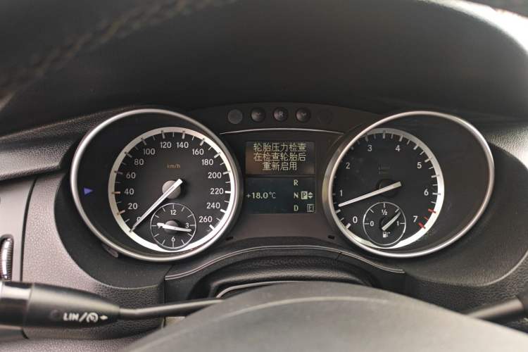 Used Mercedes-Benz R-Class 2017 R 320 4MATIC Business Edition Prestige Model Instrument Cluster
