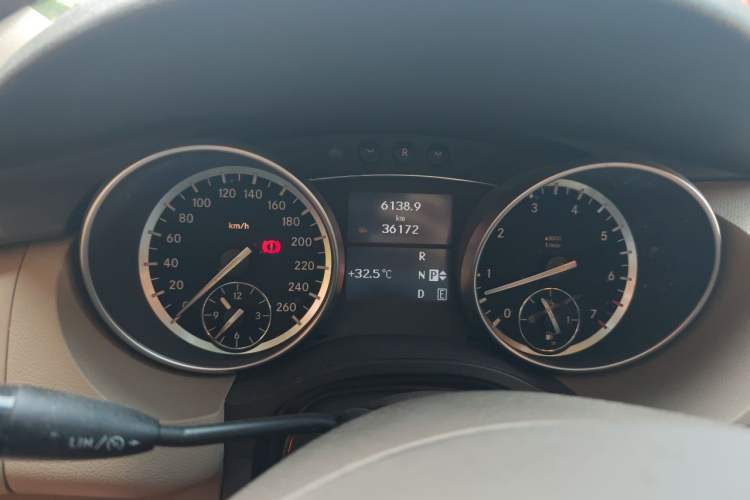 Used Mercedes-Benz R-Class 2017 R 320 4MATIC Business Edition Prestige Model Instrument Cluster