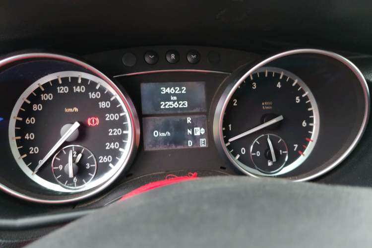 Used Mercedes-Benz R-Class 2017 R 320 4MATIC Business Edition Prestige Model Instrument Cluster