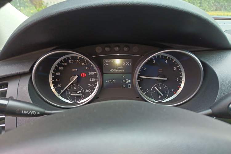 Used Mercedes-Benz R-Class 2017 R 400 4MATIC Exclusive Edition Instrument Cluster