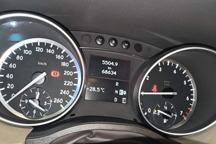 Used Mercedes-Benz R-Class 2017 R 320 4MATIC Business Edition Prestige Model Instrument Cluster