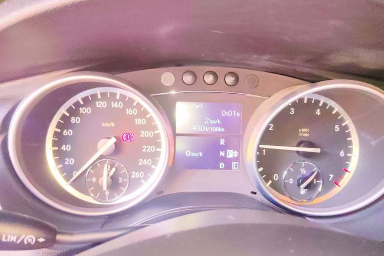 Used Mercedes-Benz R-Class 2017 R 320 4MATIC Business Edition Prestige Model Instrument Cluster