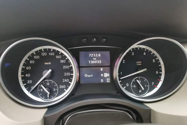 Used Mercedes-Benz R-Class 2017 R 320 4MATIC Business Edition Prestige Model Instrument Cluster