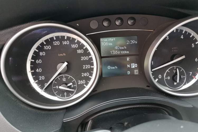 Used Mercedes-Benz R-Class 2017 R 320 4MATIC Business Edition Prestige Model Instrument Cluster