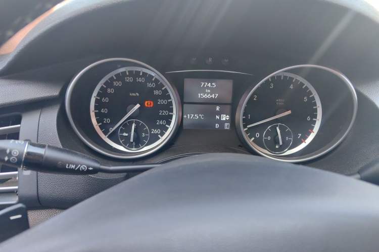 Used Mercedes-Benz R-Class 2017 R 320 4MATIC Business Edition Prestige Model Instrument Cluster