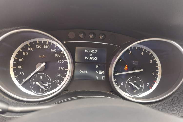 Used Mercedes-Benz R-Class 2017 R 320 4MATIC Business Edition Prestige Model Instrument Cluster