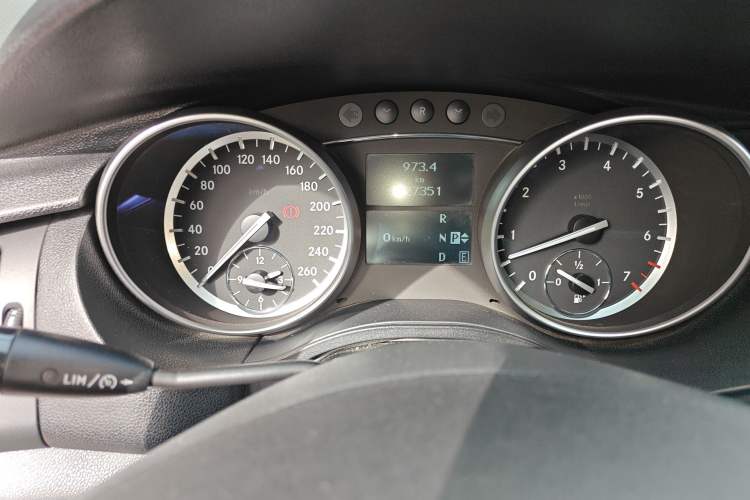 Used Mercedes-Benz R-Class 2017 R 320 4MATIC Business Edition Prestige Model Instrument Cluster