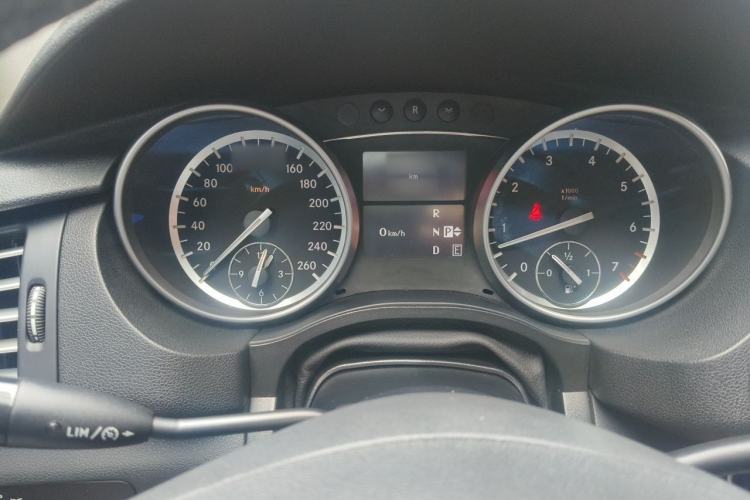 Used Mercedes-Benz R-Class 2017 R 320 4MATIC Business Edition Prestige Model Instrument Cluster