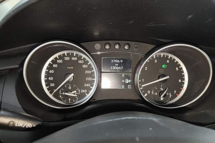 Used Mercedes-Benz R-Class 2017 R 320 4MATIC Business Edition Prestige Model Instrument Cluster